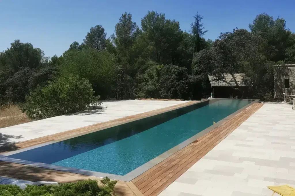 couloir-nage-piscine-debordement-provence